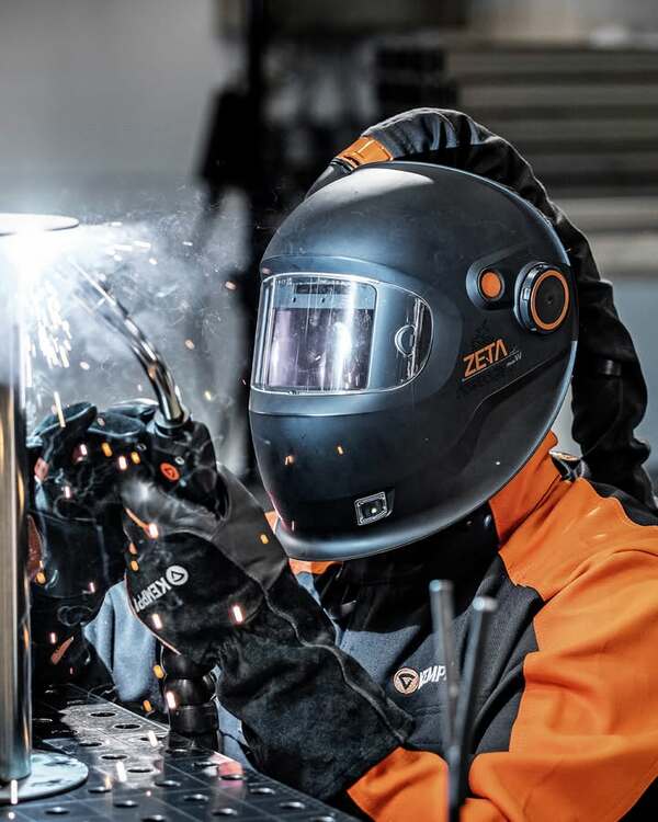 🔥 The new Zeta W210 and W211 helmets feature an advanced auto-darkening filter (ADF) with DIN shades up to 14, ensuring maximum eye protection—even for high-current welding and reflective materials like stainless steel and aluminum.

🔹 Enhanced clarity with Vision+ Color Technology
🔹 Wide DIN shade range for all welding applications
🔹 Lightweight comfort for all-day use
🔹 Integrated work lights (W210x & W211x)

Designed for welders who demand the best in protection and performance. Discover more: https://bit.ly/3Qc42oz

#Kemppi #KemppiSafety #Safety #ZetaW210 #ZetaW211