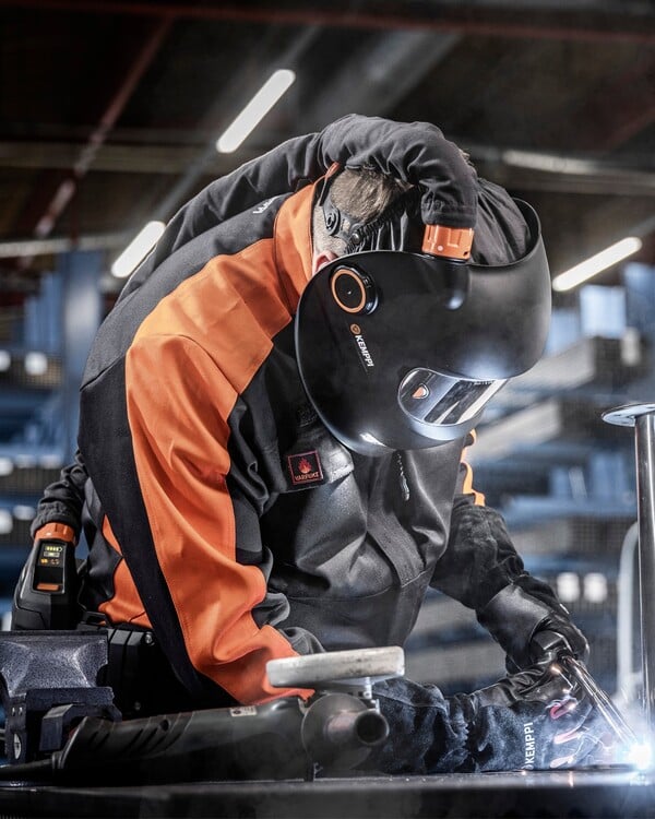 Looking for ultimate welding protection? 👨‍🏭 

Here are our recommendations:

🔸 Ultimate protection for your skin? Turku Work Overalls

🔸 Ultimate protection for your lungs? Zeta Fresh Air respiratory protection system

🔸 Extra protection from harmful fumes? Flexlite GF fume extraction torches

🔸 Ultimate protection for your hands? Pro Welding Gloves and the Heat Protector for Flexlite GXe torch

🔸 Ultimate head and face protection? Beta e90A SH kit including welding mask with passive or automatic darkening filter, hard hat and earmuffs.

Which Kemppi protection do you rely on most when welding?

#Kemppi #KemppiWelding #WeldingSafety #WeldingProtection