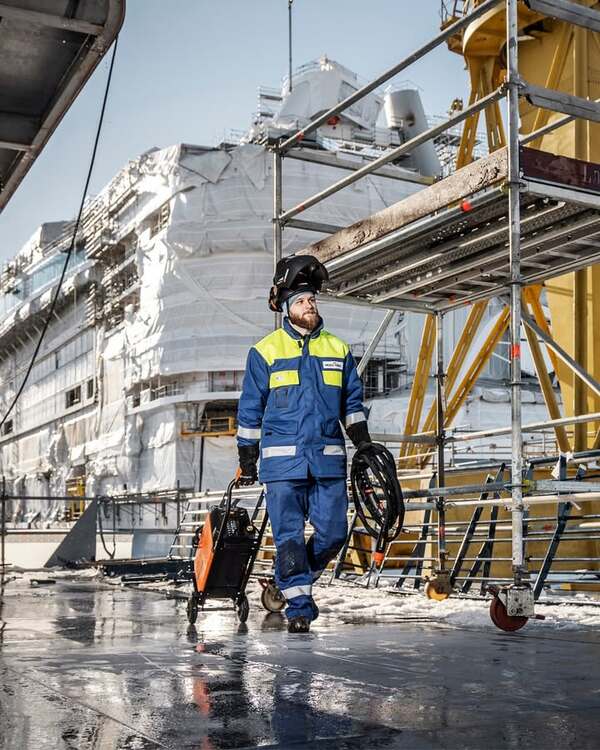What welding machine is ideal for shipyards? 🚢

Shipyard work can be challenging, welders might work partly outside, moving between tight spaces, long distances and limited amount of light. Meyer Turku, one of the world’s largest shipyards, has solved the problem with Kemppi’s Master M 323. 

Master M 323 is:
🔶 Small, portable, and lightweight, which makes it easy to carry and hang
🔶 Powerful for long-term welding delivering 320 amps at 40% duty cycle
🔶 Comes with Weld Assist that helps to set parameters quickly

Read more about Kemppi’s 20-year partnership with Meyer Turku: https://bit.ly/47GYFYx 

#Kemppi #MeyerTurku #MIGMAGWelding #Shipyard #KemppiWelding #CustomerCase