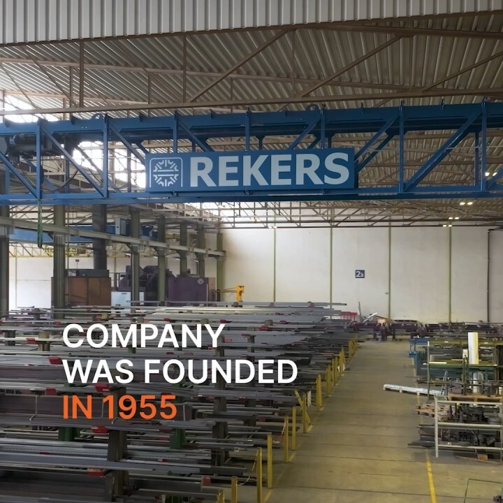 A heavyweight cobot welding meets a smarter workflow at Rekers.
Rekers GmbH modernised its welding by integrating a Universal Robots cobot with the Kemppi X5 FastMig Pulse, GXe-C torch, and WeCobot’s welding software. The setup delivers stable arc performance, accurate multilayer welds and smooth operation across large steel assemblies.
Welders can adjust parameters directly at the workpiece, keeping the process fast and controlled even when parts are heavy and technically demanding. The solution blends seamlessly into Rekers’ daily production and supports the consistent quality their machinery requires.
-C
…more